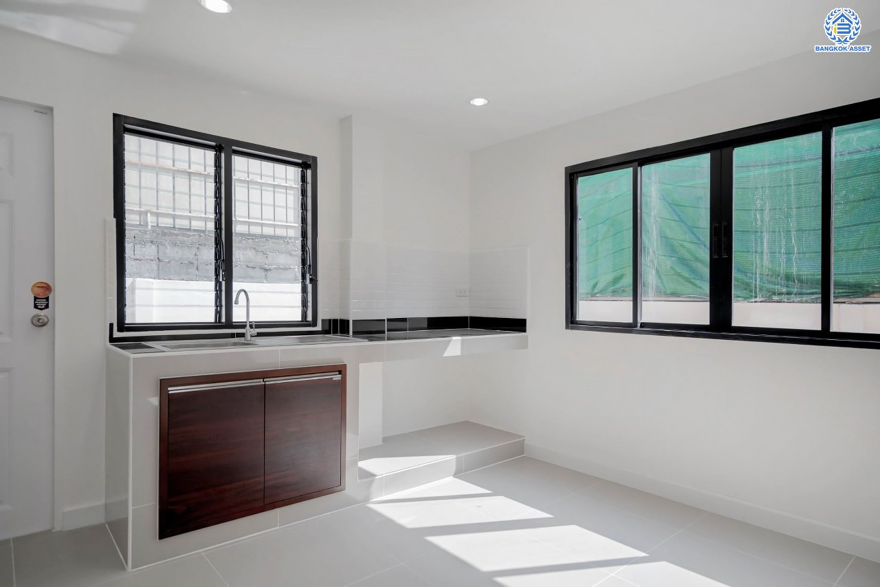 บ้านมือสองตกแต่งใหม่ ทาวน์เฮ้าส์ทำเลโซนเมือง! โครงการ เกร็ดแก้วการ์เด้น รัตนาธิเบศร์ ที่สุดของความคุ้ม! เนื้อที่ 32 ตร.ว. ฟังก์ชันระดับบ้านเดี่ยว 3 ห้องนอน 3 ห้องน้ำ 2 ที่จอดรถ ใกล้ทางด่วน "งามวงศ์วาน" และรถไฟฟ้าสายสีม่วง "สถานีบางกระสอ"